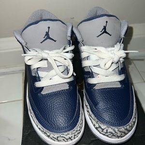 Excellent condition!! Jordan 3 Retro Boys Size 2.5